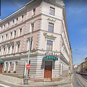 Carlton Otel