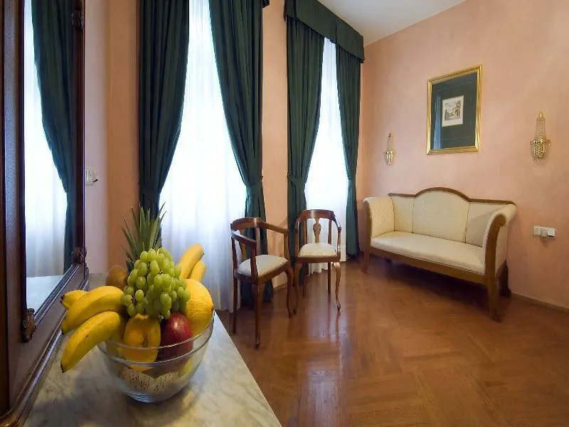 Hotel Roma Prag 4*,